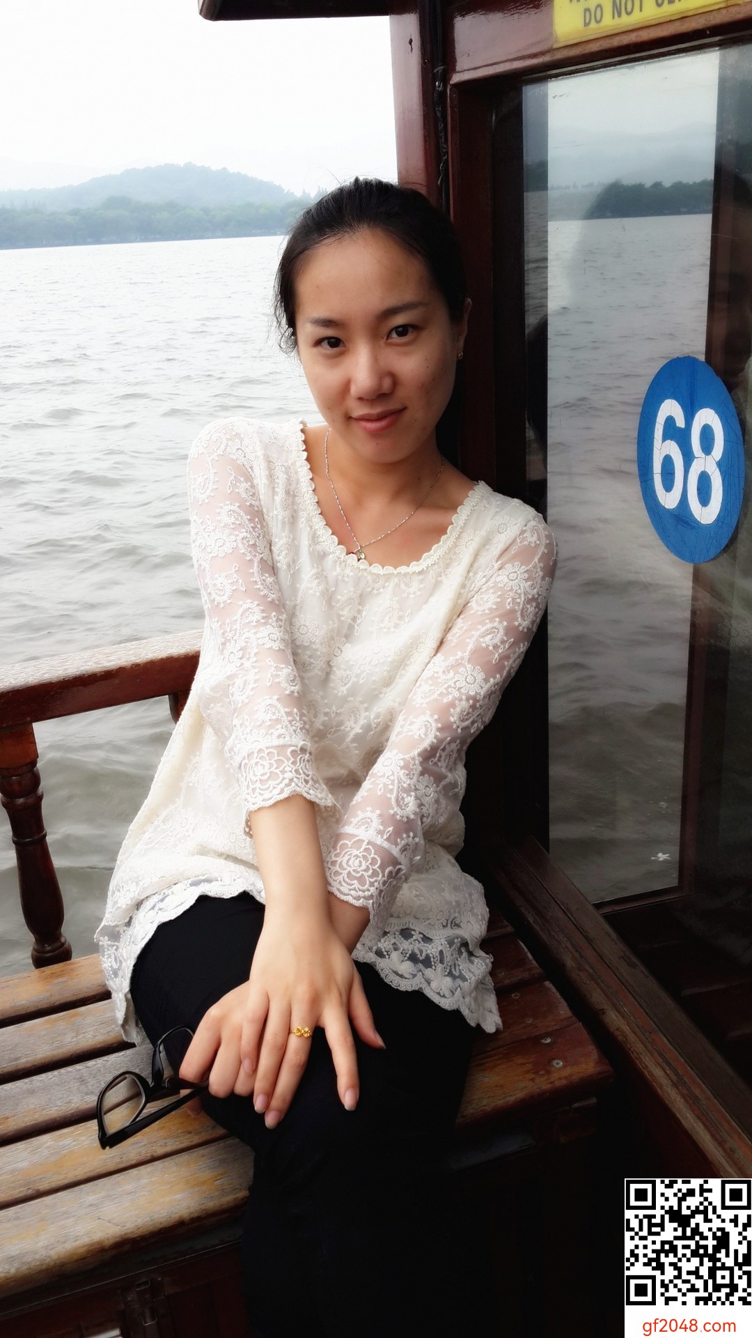 我老婆劉珊，剃了毛再掰開看，很漂亮