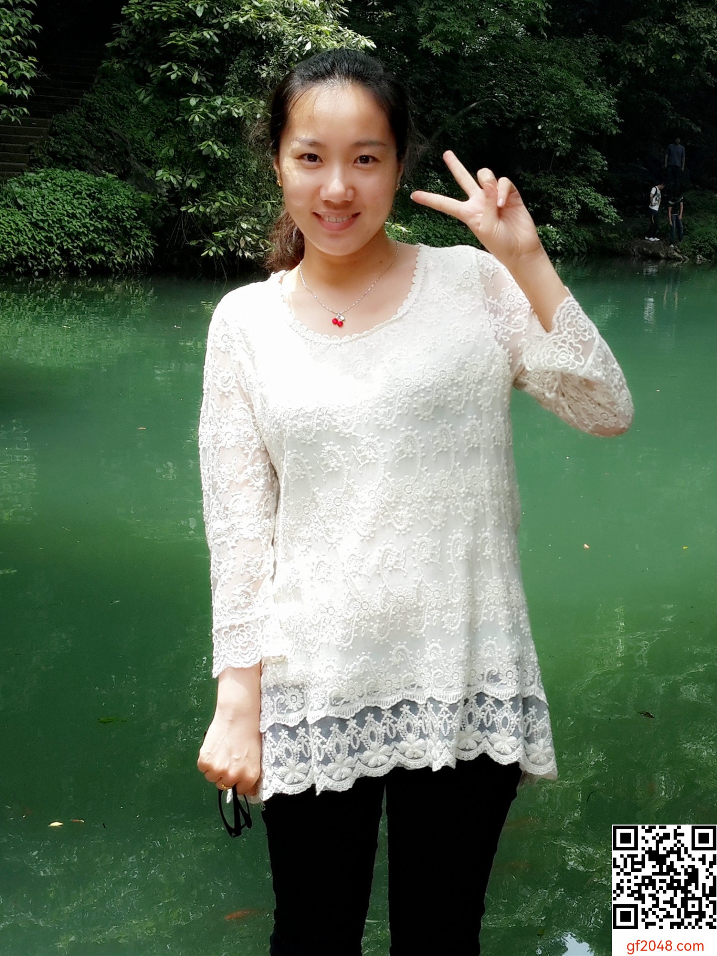 我老婆劉珊，剃了毛再掰開看，很漂亮