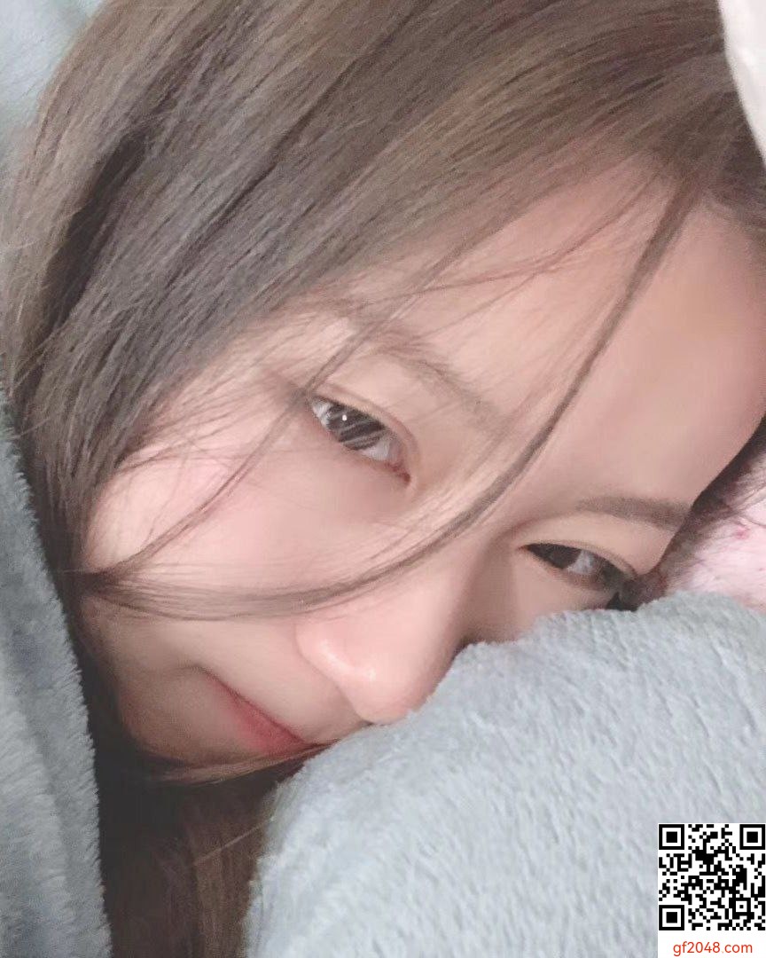 掰开美丽的小穴[10P]
