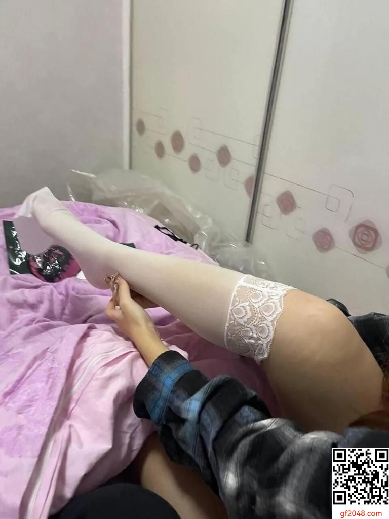 背着男友出来偷吃的淫荡女大生[10P]