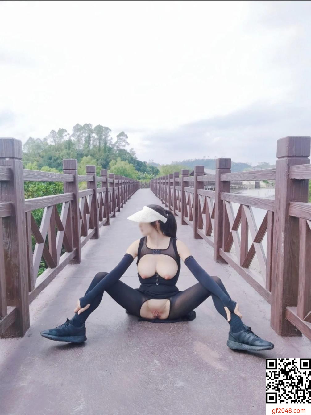 巨乳外拍[14P]