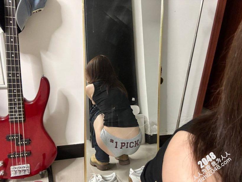 纤细身材可爱风美少女【30p】