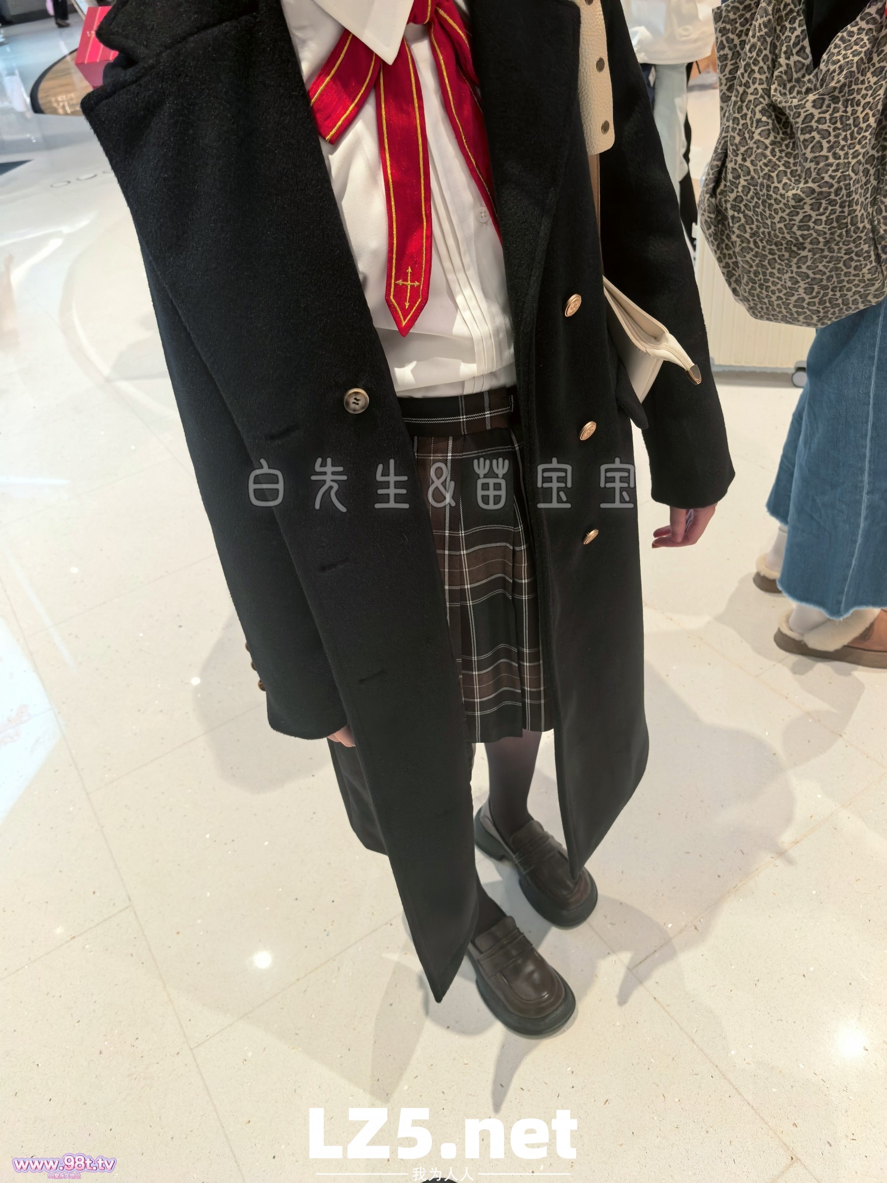 JK萝莉、渐变色黑丝，入冬之后开始裹厚厚的小骚苗【19P+4GIF】