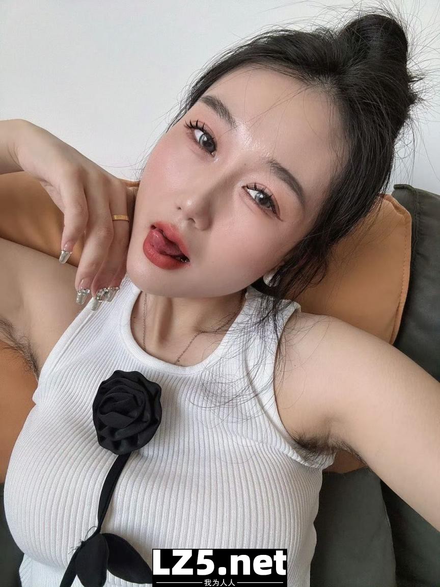 看起來就很淫蕩的人妻  (22P)