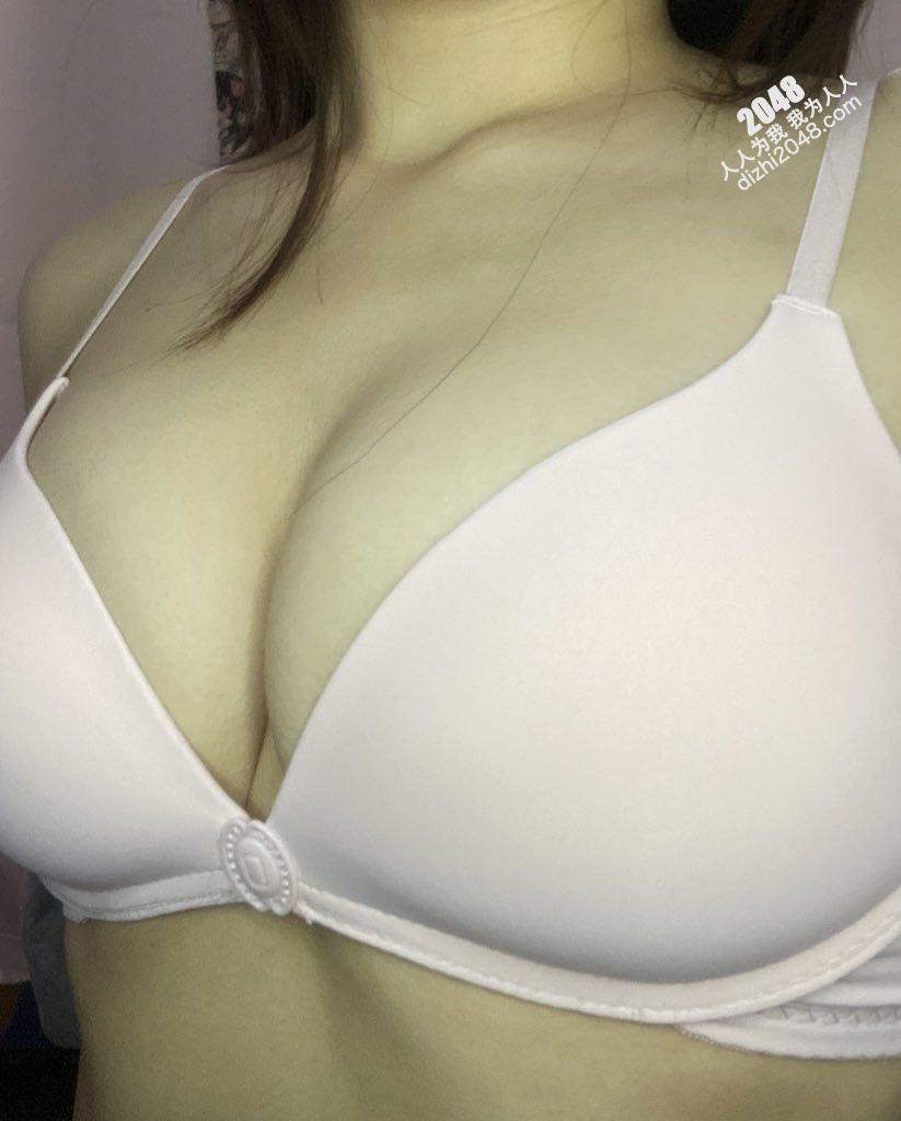 颇有姿色韵味紫发少女对镜拍抱着巨乳抖动 [30P]