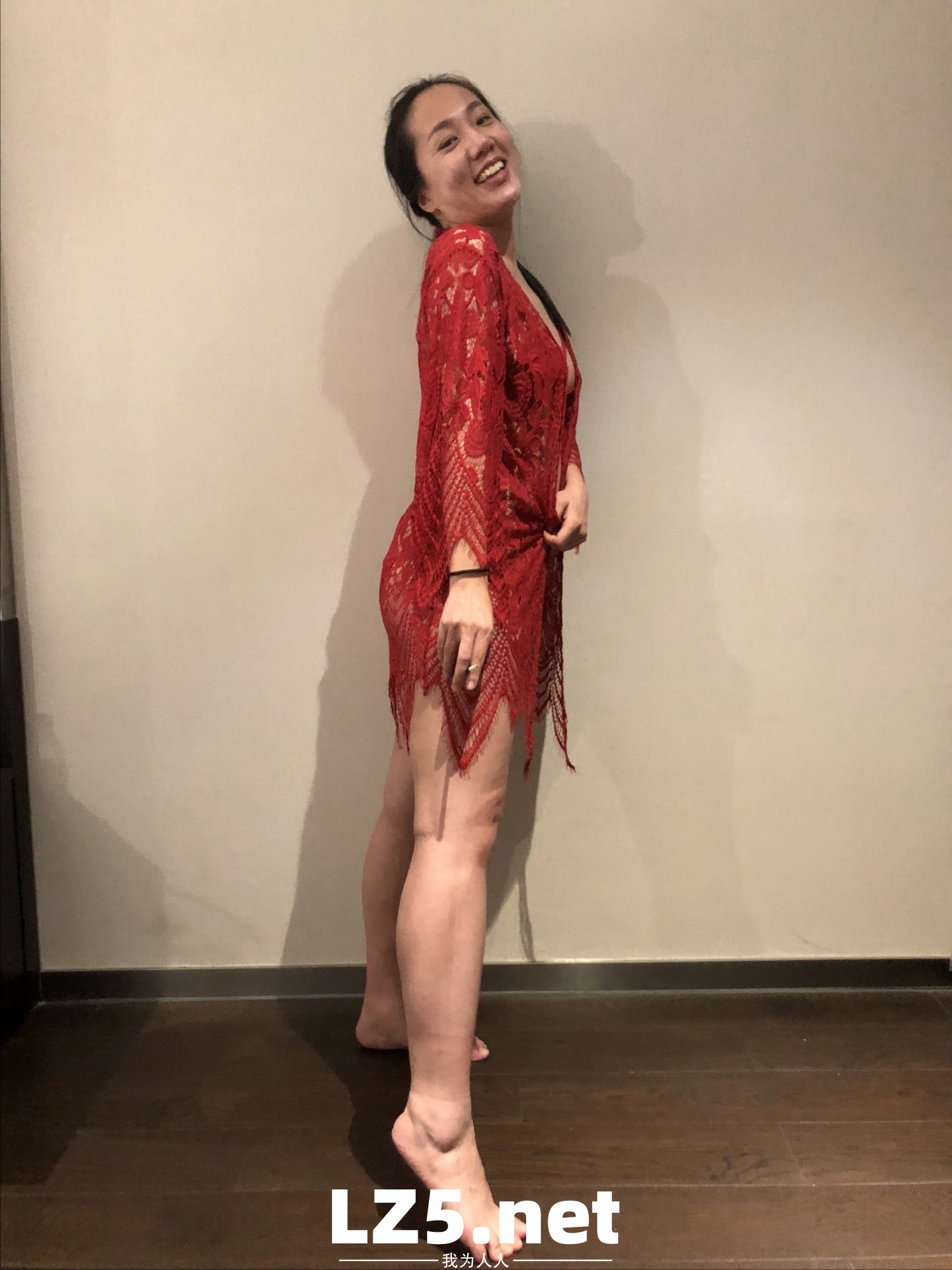 美豔人妻劉珊,云盤海量私拍流出,十年淫片見證嬌娃騷化曆程  (438P)