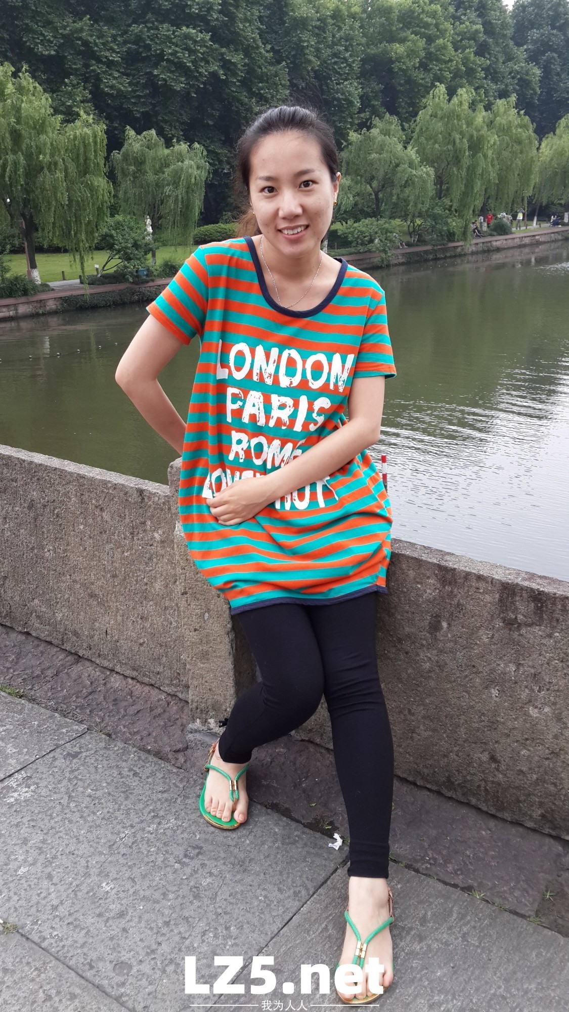 美豔人妻劉珊,云盤海量私拍流出,十年淫片見證嬌娃騷化曆程  (438P)