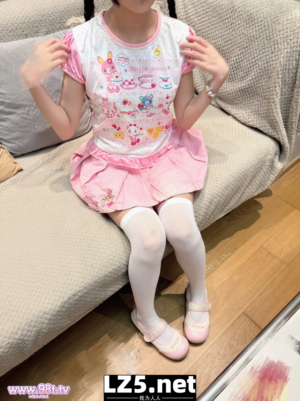 【出击日记19】07年朋克风舌钉反差萝莉第一篇-白丝女儿服【25P-46GIF-手势验证】