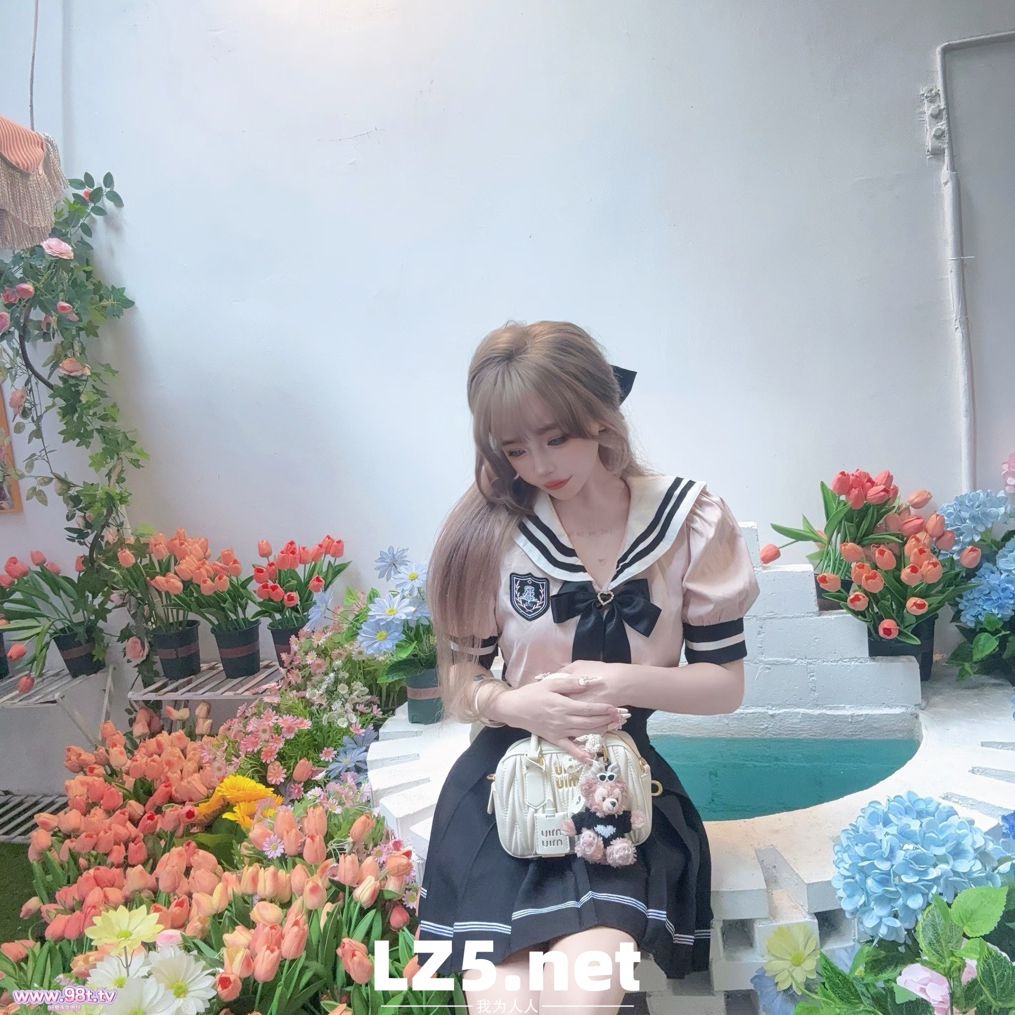 精致陪玩电竞女kitty小猫咪------1+2+各种日常情趣制服，聊天记录剧情【46P+手势验证】