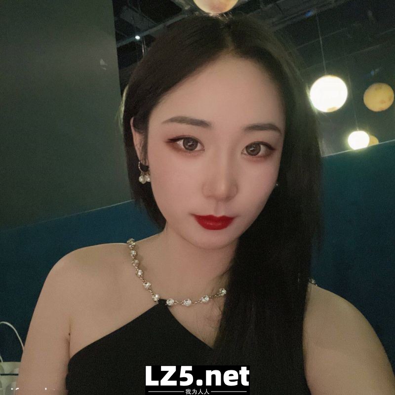 小姐姐誘惑我舔她的小逼  (18P)