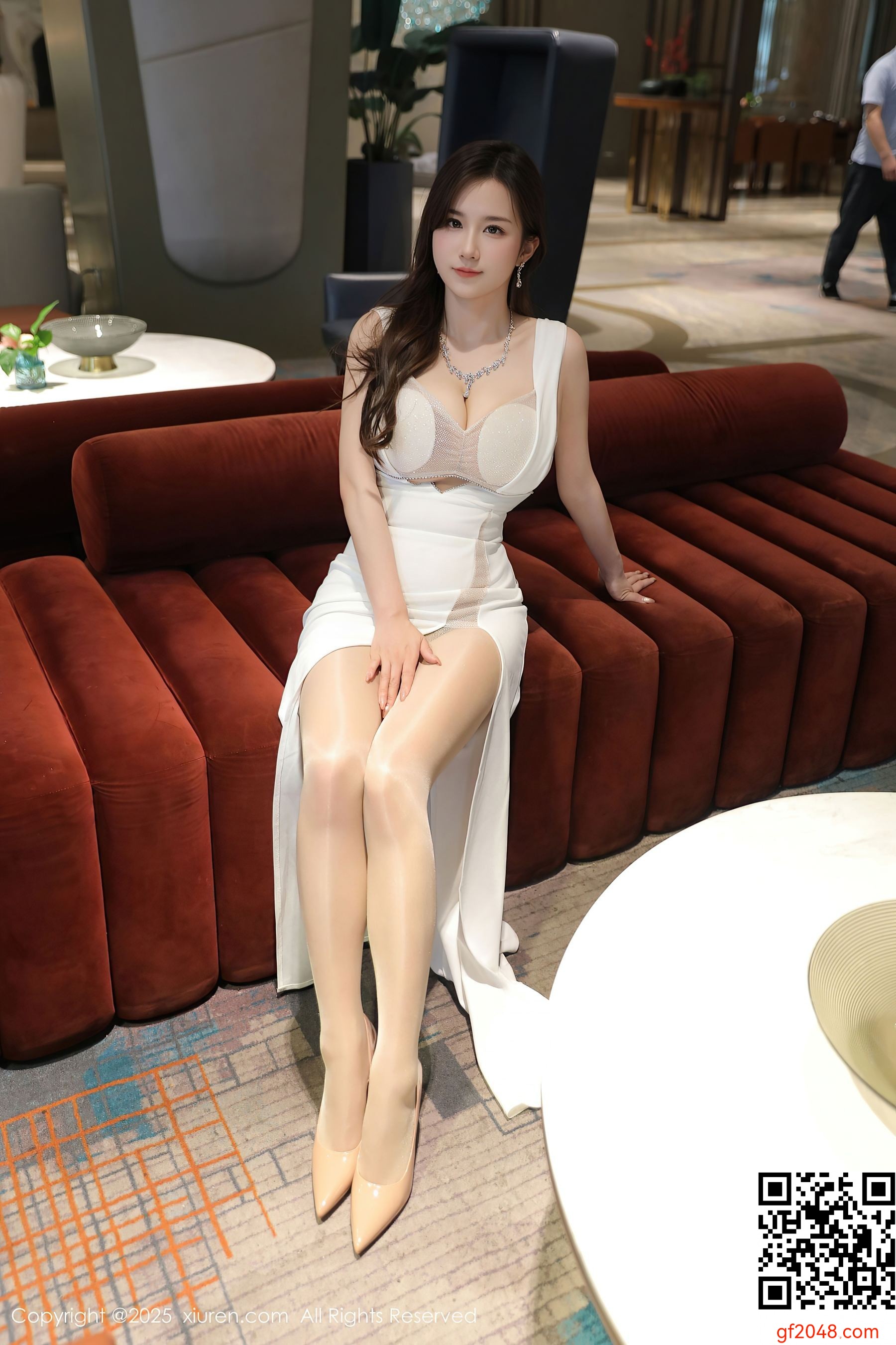 [XiuRen秀人网] No.10429 小肉肉咪 白色礼服