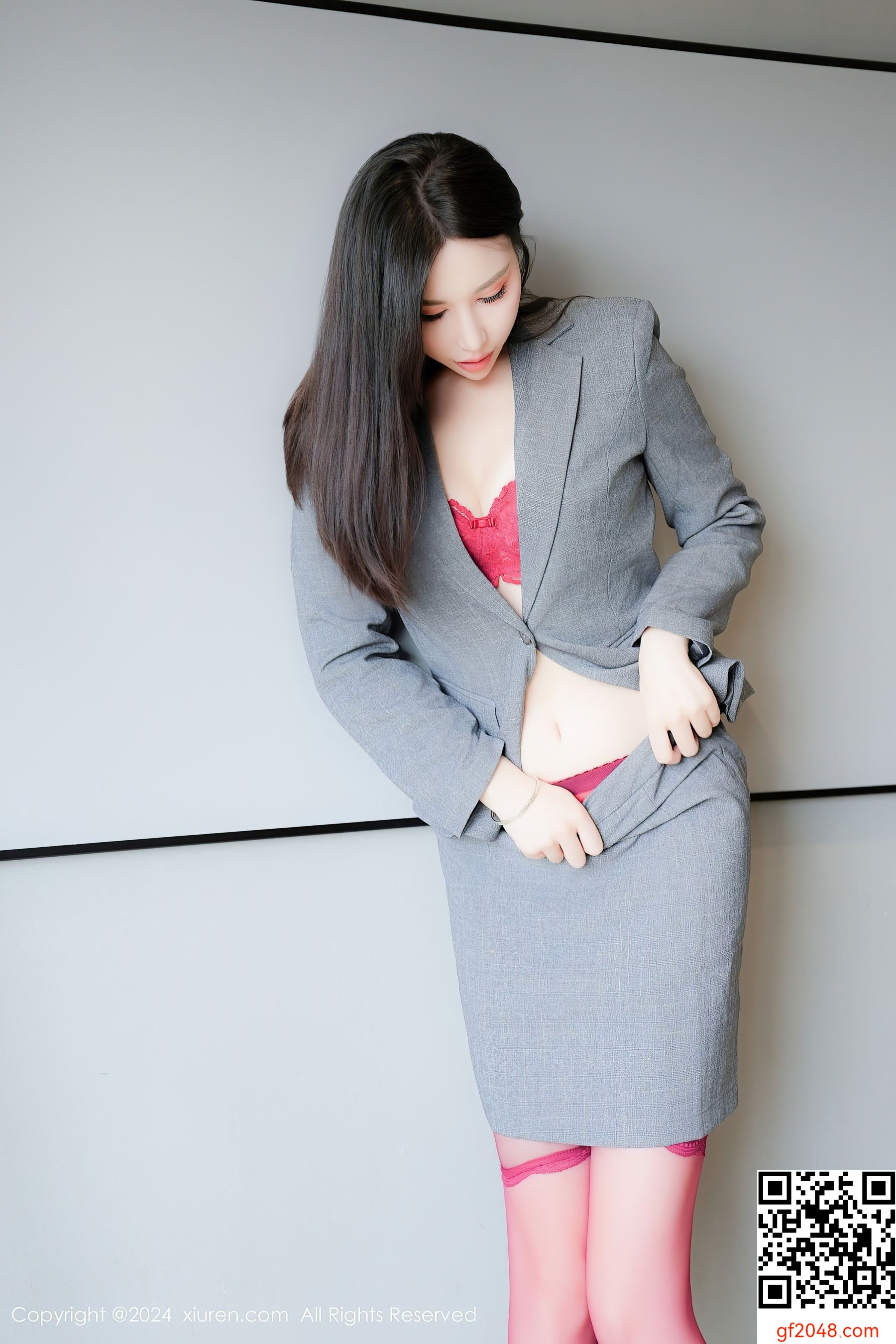 [XiuRen秀人网] No.8967 曼柔 丝袜美腿