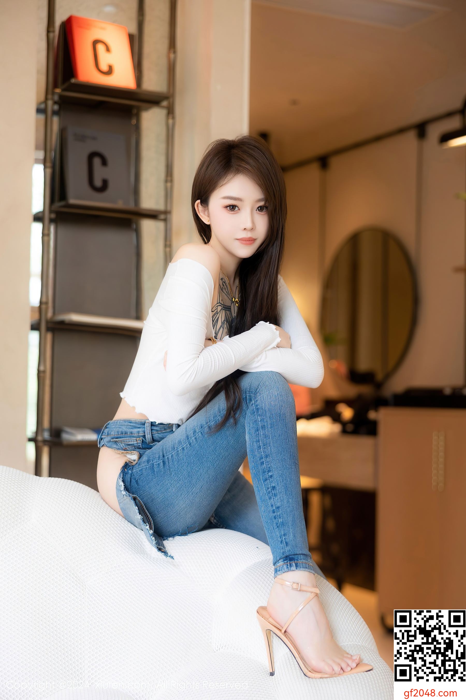 [XiuRen秀人网] No.8740 奶瓶. 美腿性感