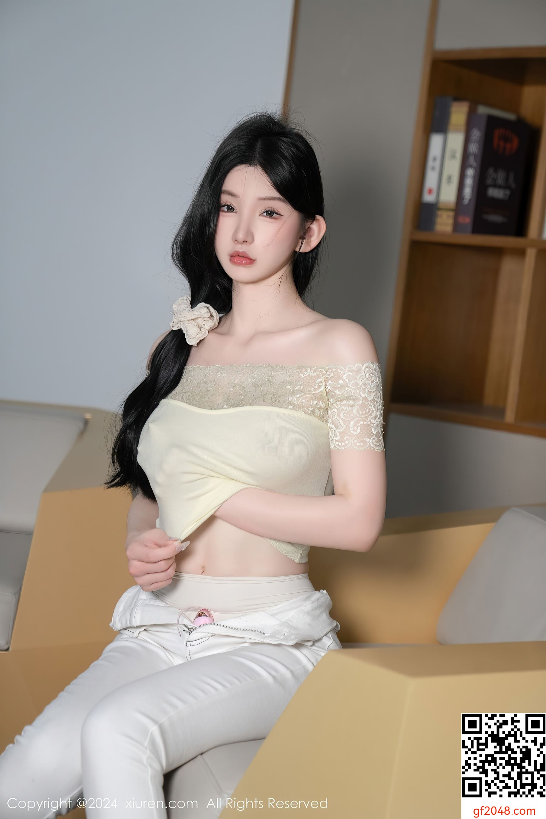 [XiuRen秀人网] No.8633 周于希Sally 图书馆美臀
