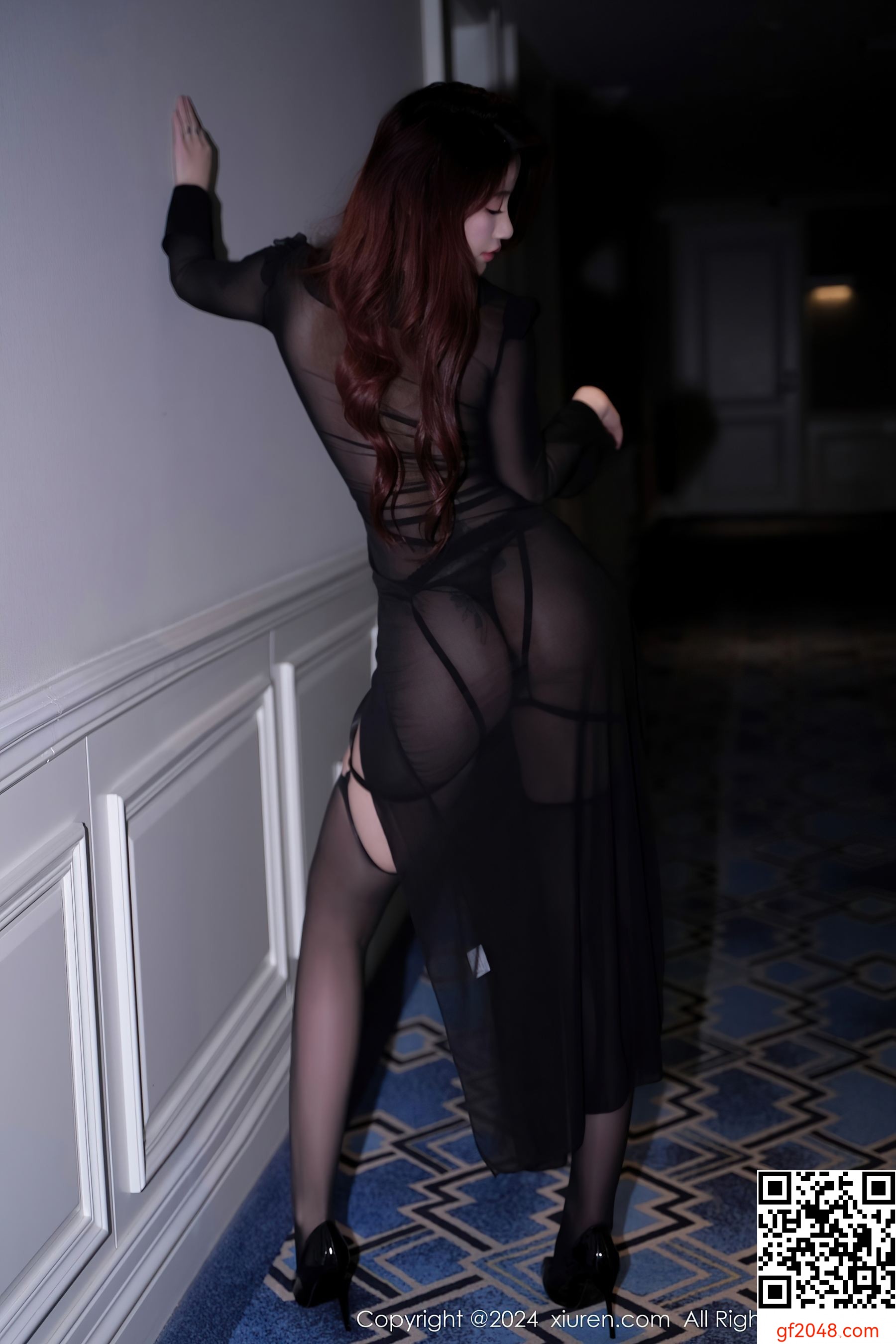 [XiuRen秀人网] No.7924 美七Mia 黑丝美腿
