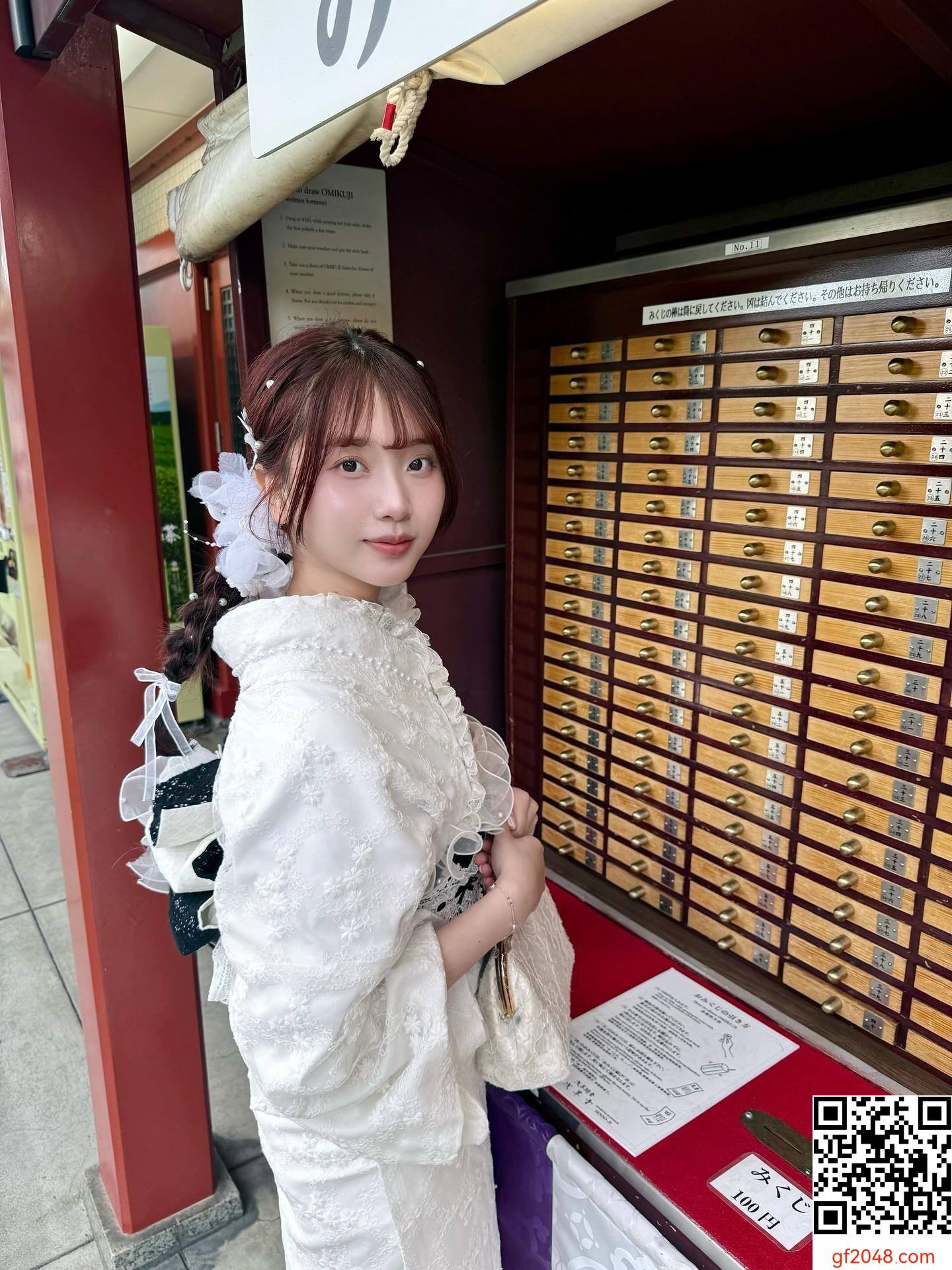 甜美幼態、纖腰雪肌   мι     ¨   一顰一笑都致命誘惑！ (14P)