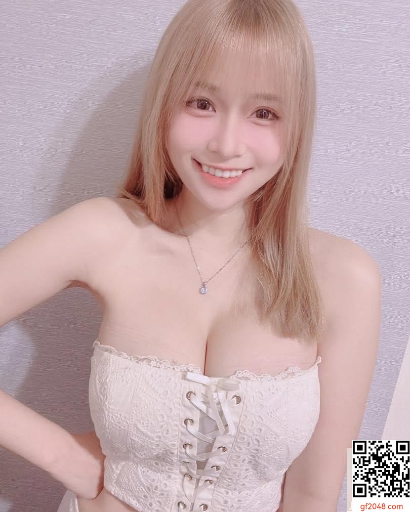 「牛牛妹」奶容量太驚人！畫面都快放不下啦 (10P)