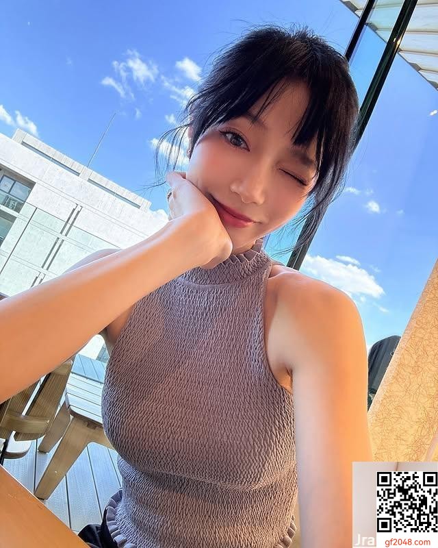 前女團成員寶兒大突破！性感寫真書讓粉絲「選到手軟」！ (11P)