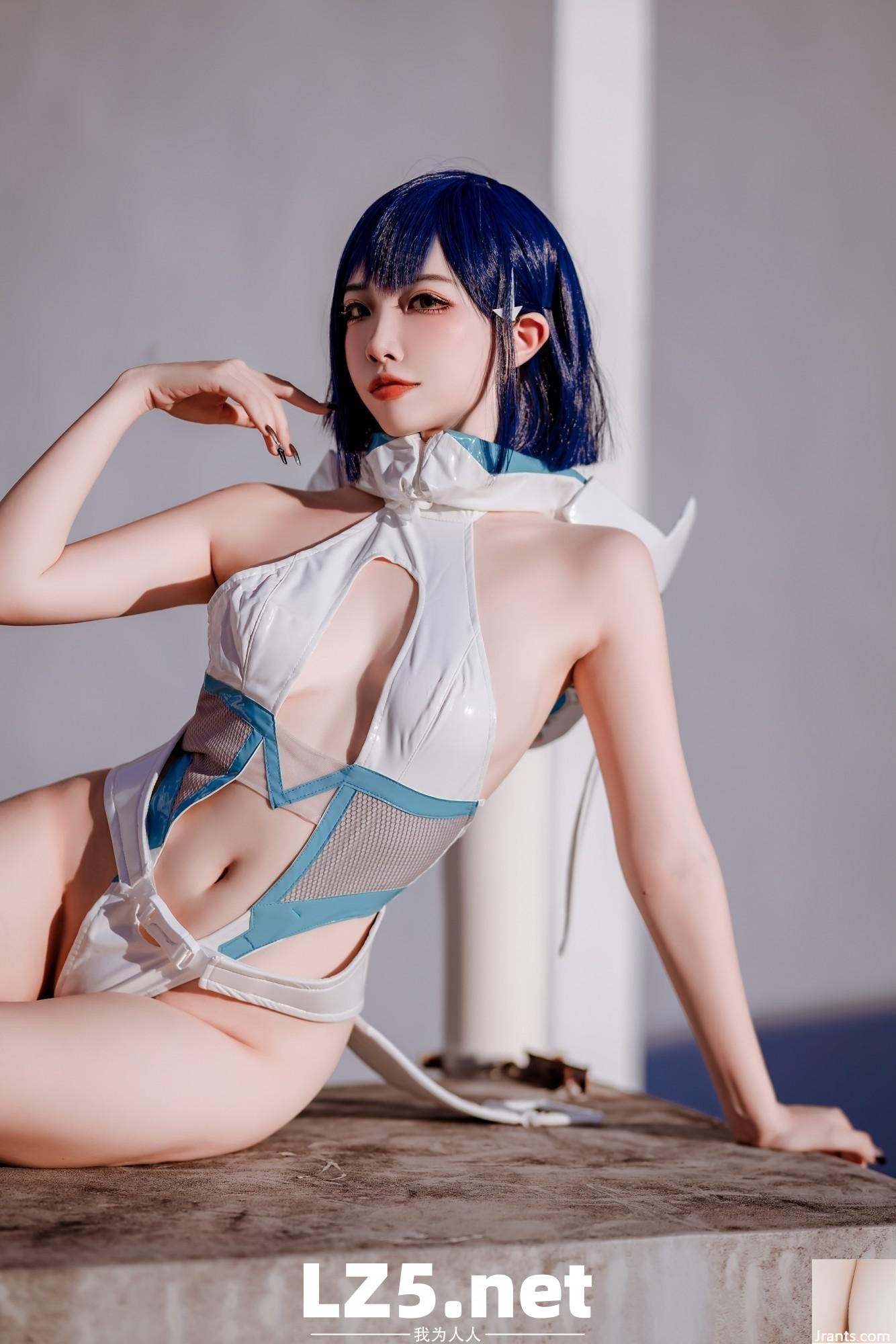 二佐Nisa – 戰斗服 (18P)