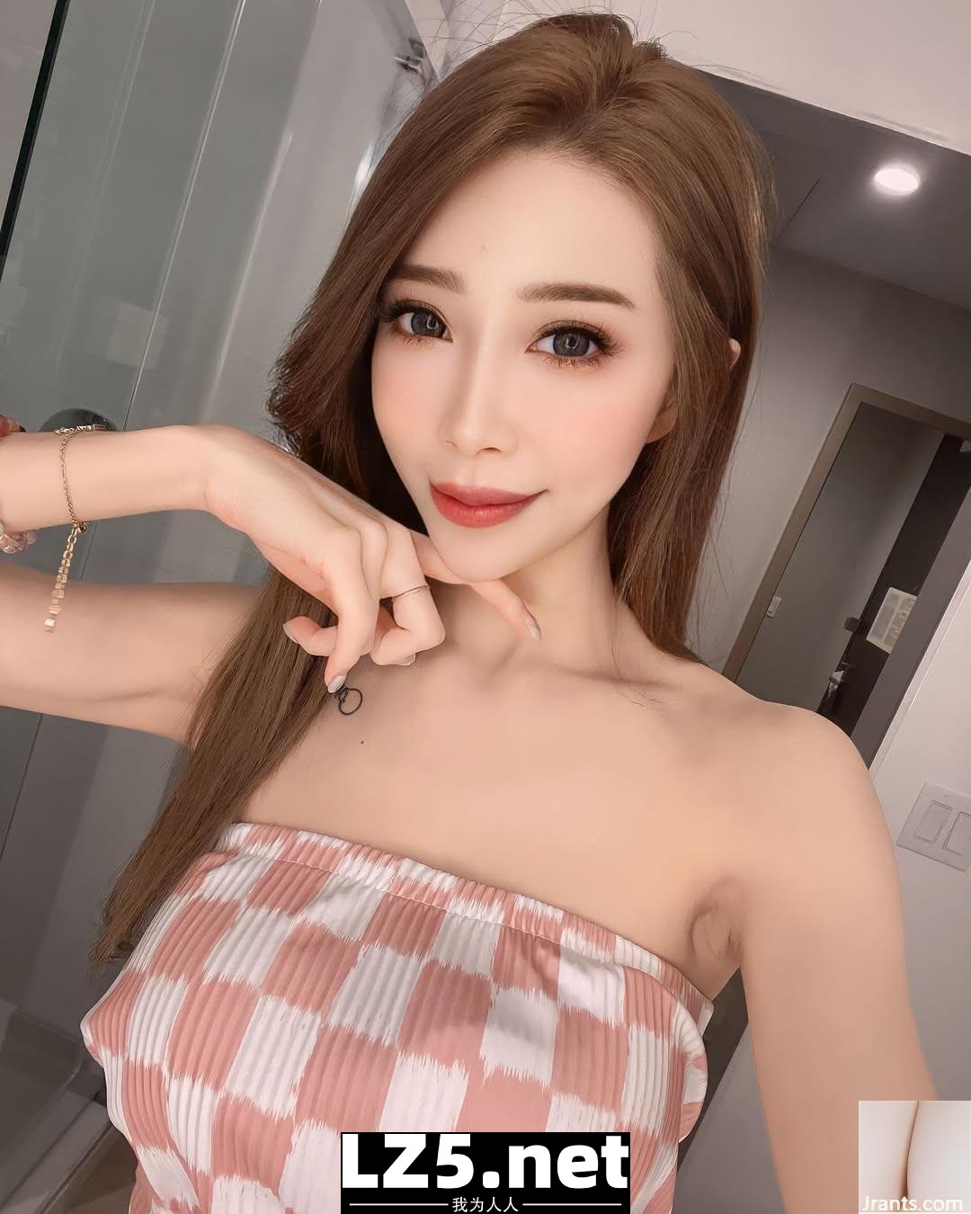 「李妮」高顏值+極品身型讓人受不了 (10P)