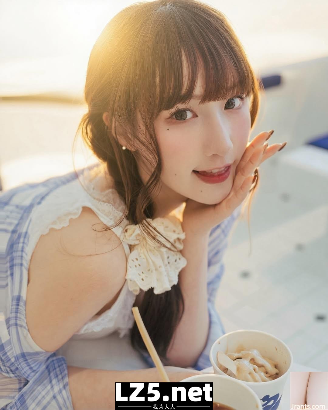 氣質美女「柯姿」誘人眼神與渾圓美乳佔據你的視線 (10P)