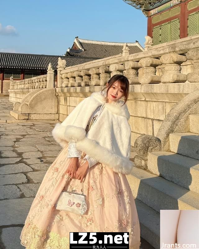 「阿思」燦爛微笑配雪乳太犯規！ (10P)