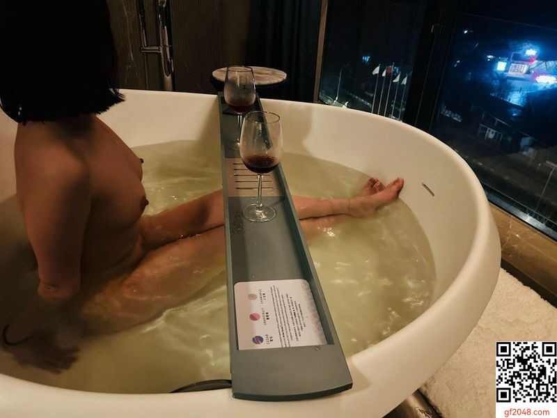 潮白北野武 很久沒見，大家還好吧。萬豪浴缸激戰第二回