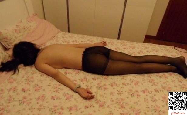 新女友怡君第一次自拍～不敢露臉