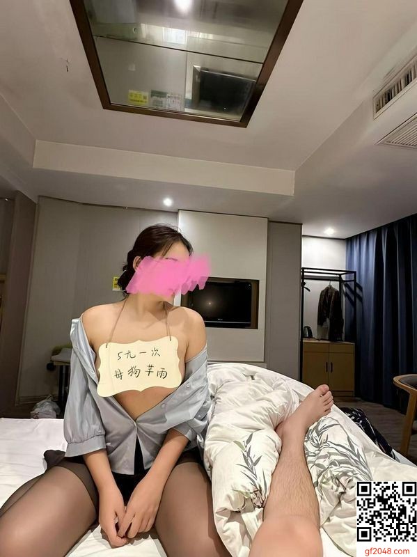 豹紋，黑絲，吊帶，三合一了