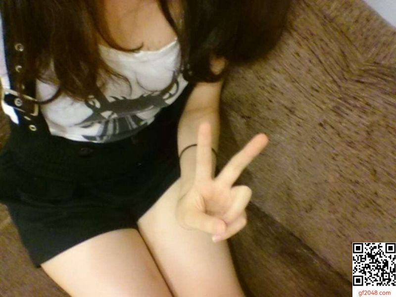 美少女還是處女哦！生理前想男生自拍攝的一些照片