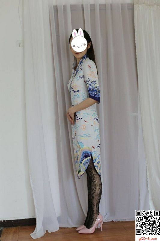 人瘦胸大，四肢修長，長相可以，優秀空姐