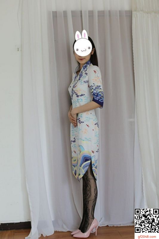 人瘦胸大，四肢修長，長相可以，優秀空姐