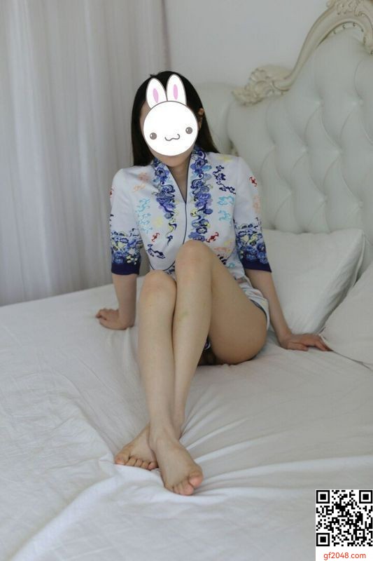 人瘦胸大，四肢修長，長相可以，優秀空姐