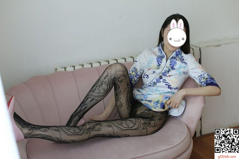 人瘦胸大，四肢修長，長相可以，優秀空姐