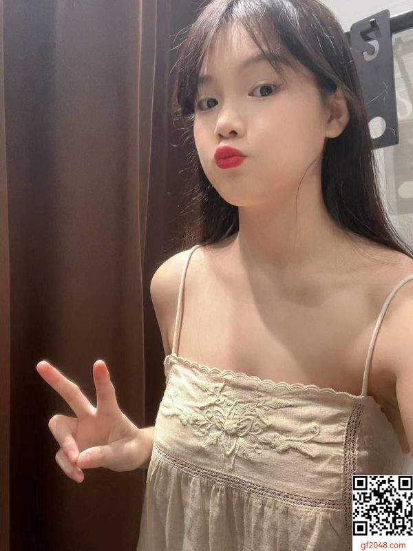 乖巧的小女朋友長的不錯，好嫩