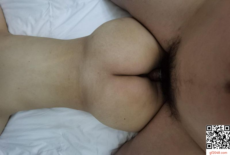媳婦無與倫比的美腿配上黑絲從視覺到肉體都是種享受