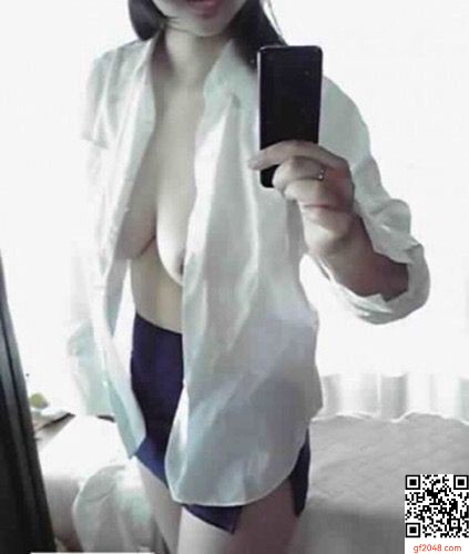 有點害羞的少婦